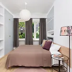 Metro Raclawicka Stylish & Modern Mokotow By Renters Warschau