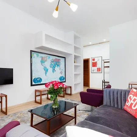 Metro Raclawicka Stylish & Modern Mokotow By Renters Varşova